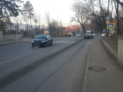 Двое подростков попали под машину в Кисловодске