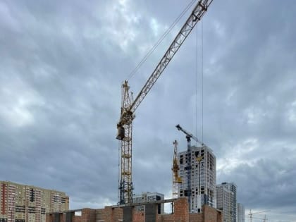 На проспекте Российском в Ставрополе возводят каркас здания новой школы на 1550 мест