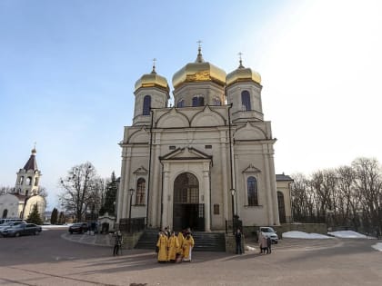 В Прощеное воскресенье митрополит Кирилл возглавил Божественную литургию в Казанском кафедральном соборе города Ставрополя