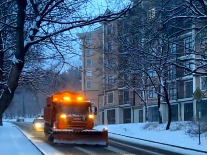 Более 1000 тонн соли закупили в Кисловодске для инновационной обработки дорог.
