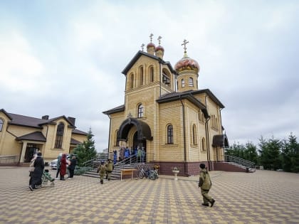 Схиархимандрит Илий совершил Литургию в храме святого великомученика Артемия города Михайловска