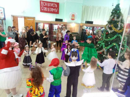 Новогодний утренник для детей сотрудников