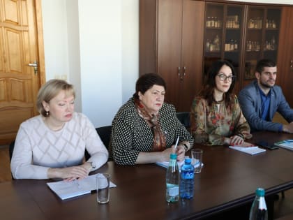 Краевые депутаты изучили положение дел в фармацевтической промышленности Ставрополья