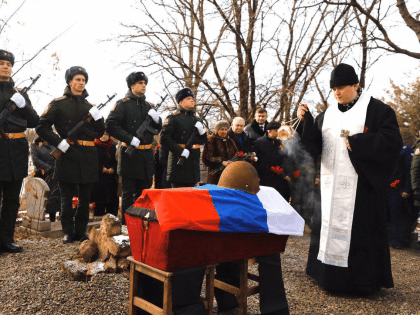 Останки найденного в Орловской области красноармейца торжественно захоронили в Донском