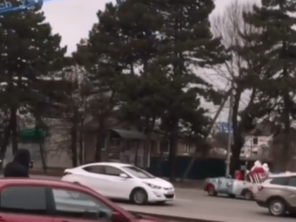 Дед Мороз на заниженном «кабриолете» прокатился по Ессентукам