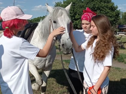 ГОРЯЧЕВОДСКИЕ КАЗАКИ ПОЗНАКОМИЛИ ДЕТЕЙ ДОНБАССА С КУЛЬТУРОЙ КАЗАЧЕСТВА