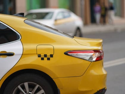 В Буденновске пассажир пытался ограбить таксиста