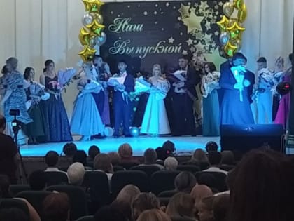 Священник принял участие в торжественном вручении аттестатов выпускникам МКОУ СОШ № 8 села Дмитриевского