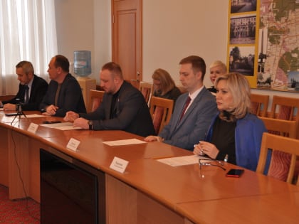 В Ставропольской городской Думе состоялось заседание комитета по законности, местному самоуправлению и развитию гражданского общества под председательством Сергея Соловьева