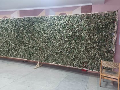 В Пятигорске на базе Центральной городской библиотеки продолжает работу мастерская по плетению маскировочных сетей