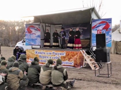 На военный полигон села Серноводское приехал автоклуб