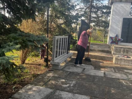 В  Изобильненском округе активисты «Единой России» проводят субботники по благоустройству памятников Великой Отечественной войне».