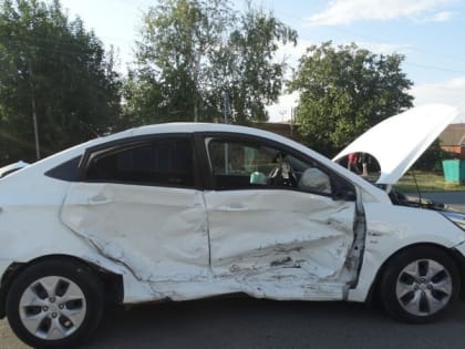 Два человека пострадали при столкновении «Волги» с Mercedes в Пятигорске