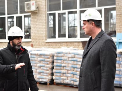 Глава Буденновского округа Андрей Соколов проконтролировал ход капитального ремонта в школе №2