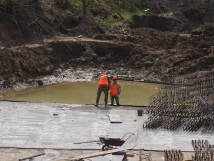 Водопропускные сооружения под дорогами готовят к паводковому сезону на Ставрополье