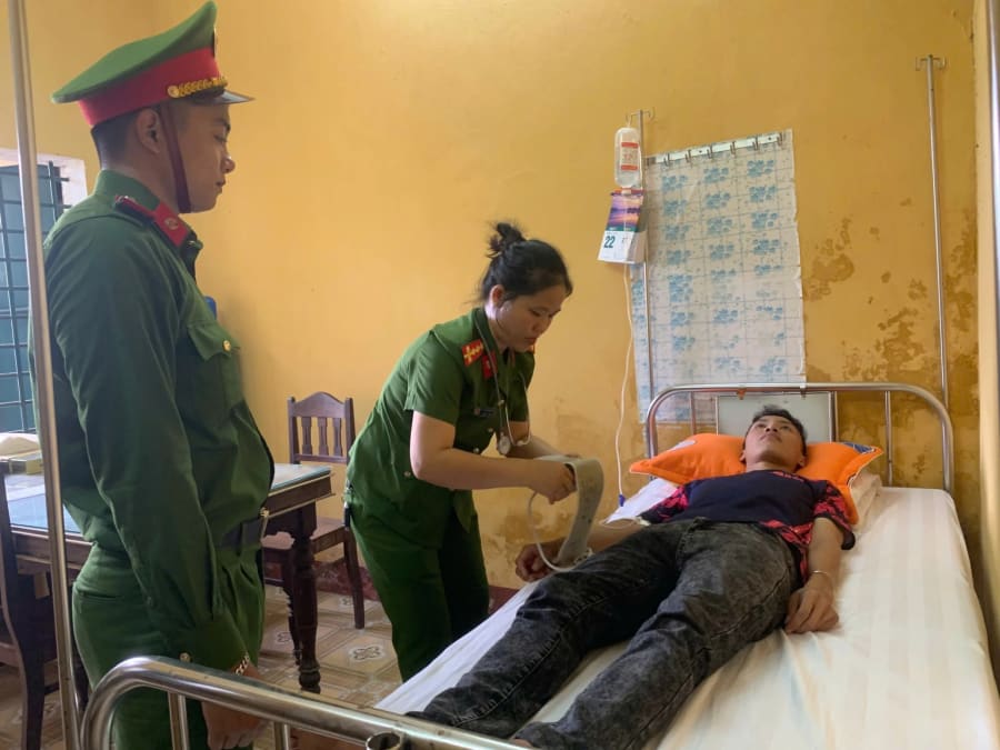 Khám sức khỏe định kỳ cho người bị giam giữ - Ảnh: T.T