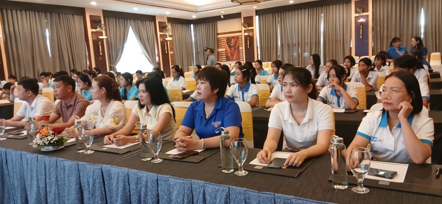 Ảnh: H.Đ Các đại biểu và học viên tham gia lướp tập huấn.