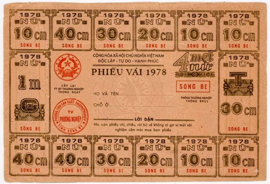 Tấm phiếu vải của thời bao cấp - Ảnh: L.Đ.D