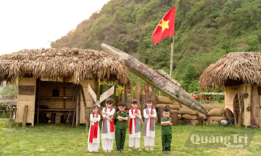 Khu “ký ức chiến tranh” trong Khu du lịch Lèn Chùa (xã Phong Nha) - Ảnh: P.P