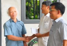 Xã Tân Thành: Trao hàng trăm suất quà cho gia đình chính sách và người có công