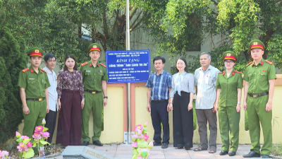 Khánh thành công trình 'Ánh sáng tri ân' 