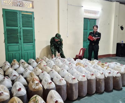 Tăng cường kiểm soát, ngăn chặn buôn lậu xăng dầu tại biên giới Lao Bảo