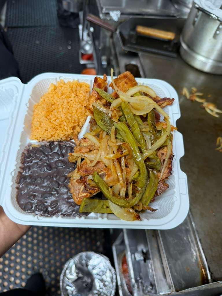 Birria y Salsas