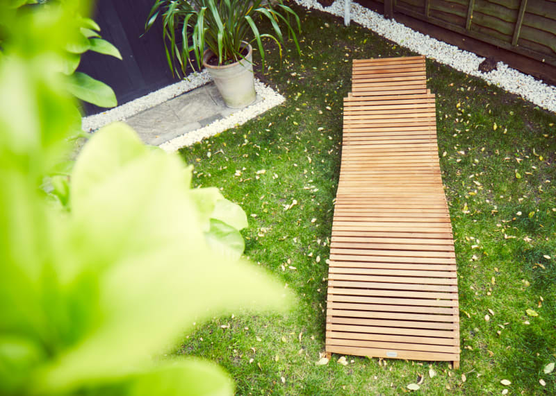 outdoor_garden_wooden_lounger__shoot_location_locations_management_UK