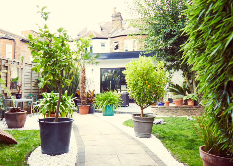 outdoor_modern_walkway_to_house_locations_management_UK