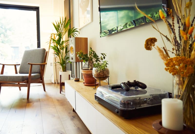staged_modern_living_room_with_plants_and_modern_chair_house_location_photoshoots_film_tv_locations_for_hire_uk