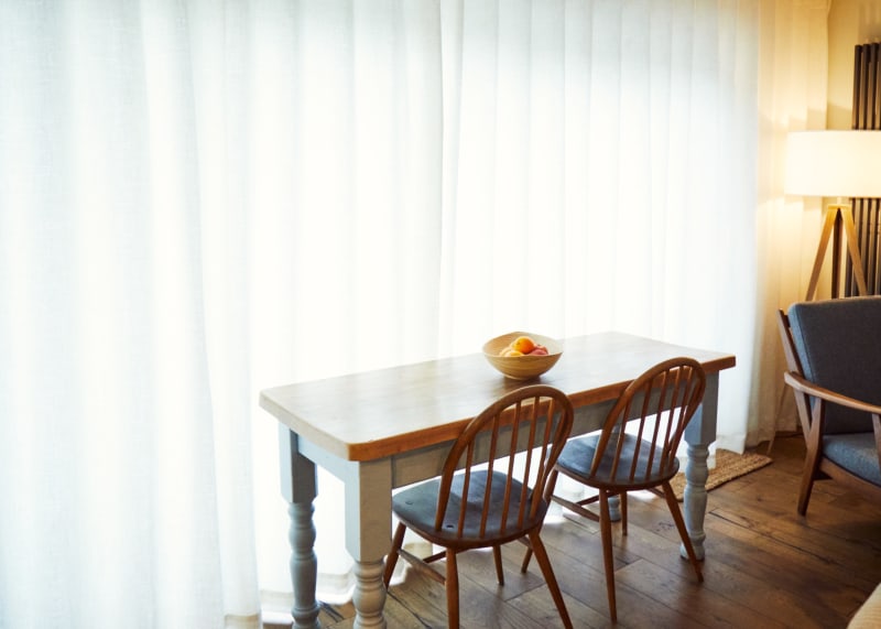 closed_curtains_dining_living_room_angled_shot_location_house_management_uk