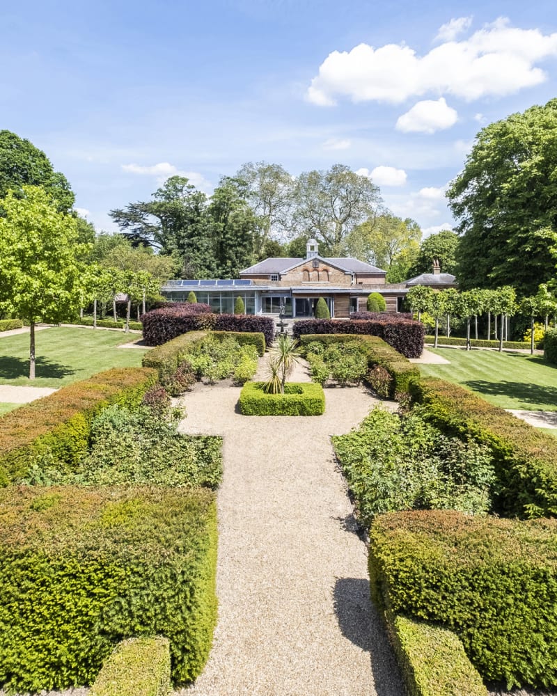 luxury_mansion_outdoor_gardens_hedges_luxury_film_location_for_hire_kent