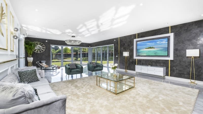 luxury_mansion_gold_living_room_decoration_film_location_space_hire_london