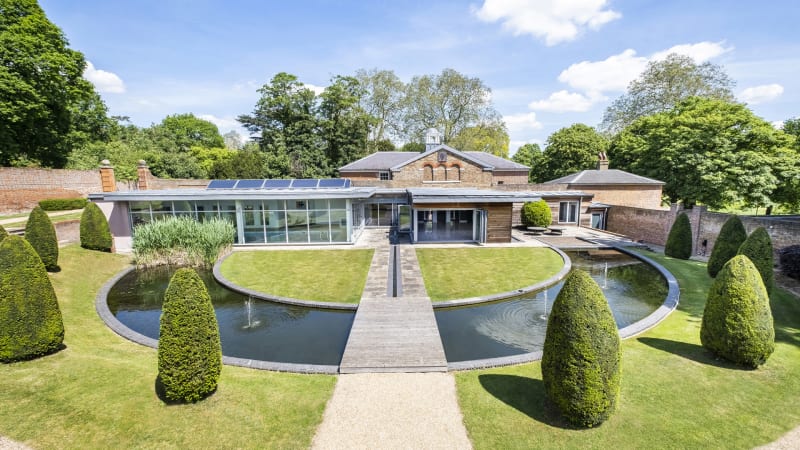 modern_mansion_with_a_moat_lake_house_space_for_hire