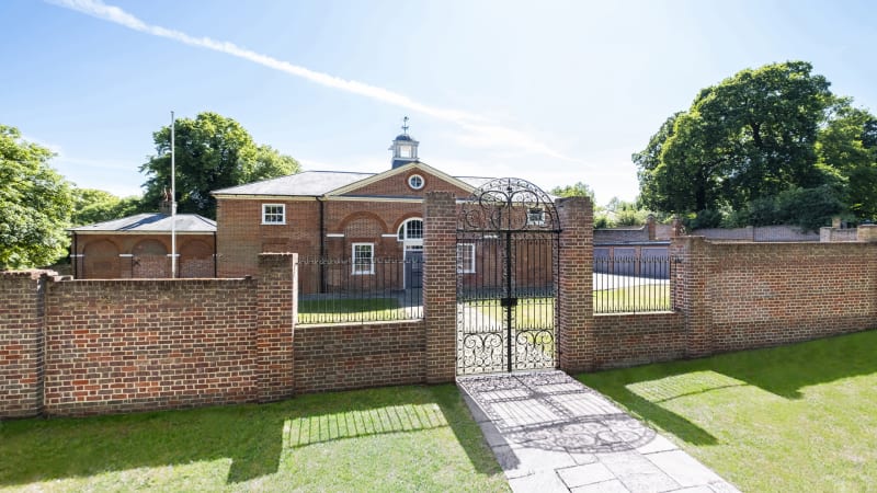 front_of_house_gated_mansion_film_movie_location_for_hire