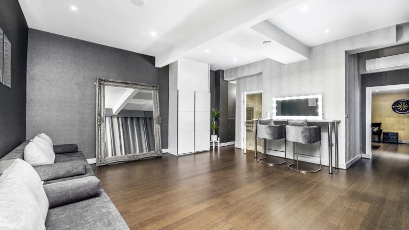 styling_room_luxury_mansion_space_for_photoshoots_and_film_hire_uk