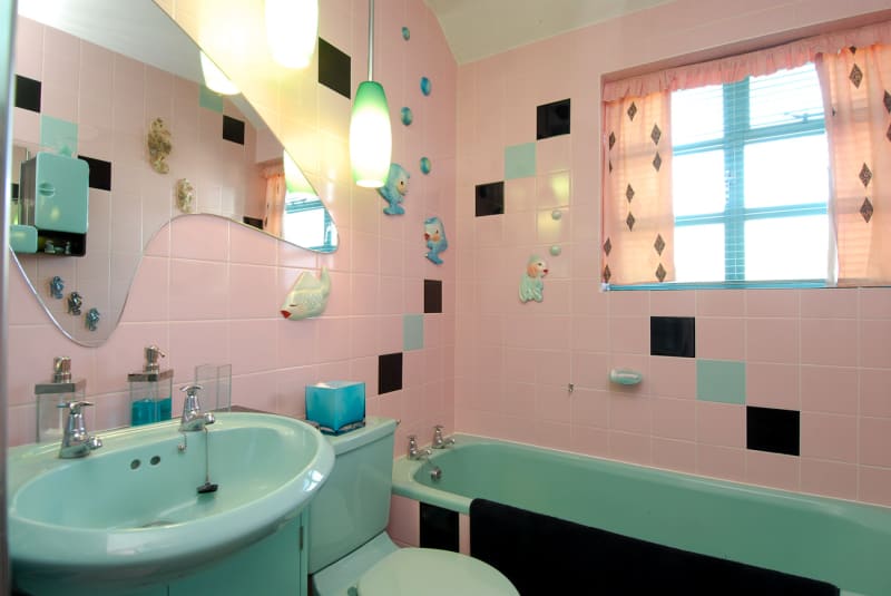 1950s_house_unique_pink_blue_bathroom_photoshoot_hire_uk