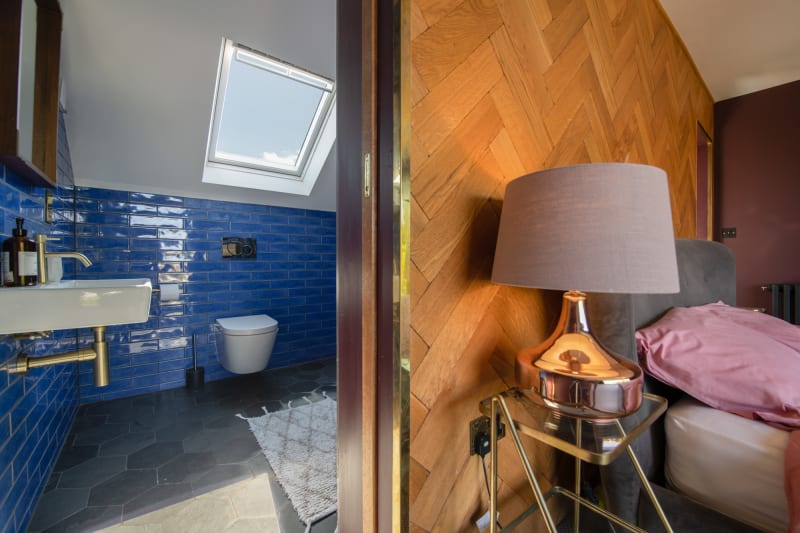 bright_bathroom_tiling_photoshoot_location_house_management_location_agency_uk