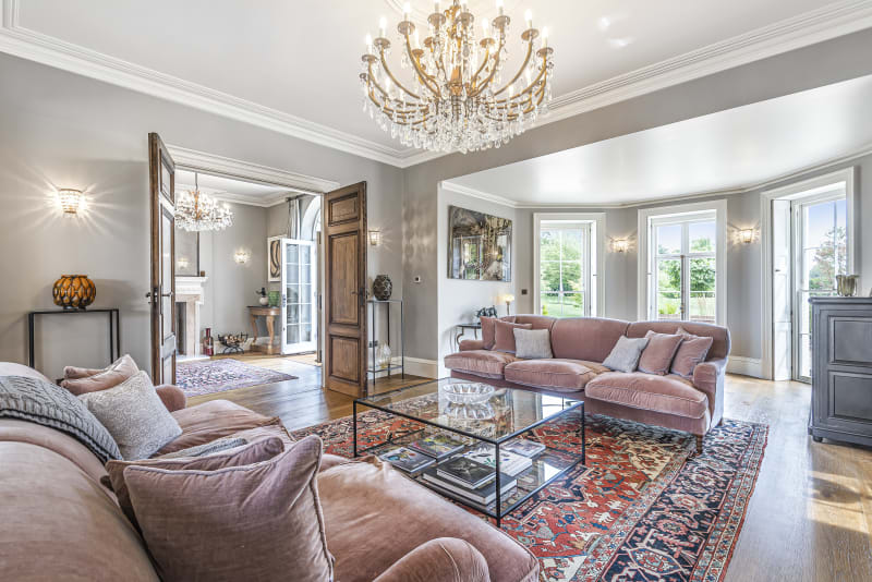 high_end_original_georgian_period_location_house_living_room_Danes_Manor_location_house_management_uk