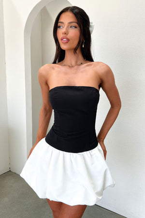 Effortless Elegance in Monochrome Skort Ensembles