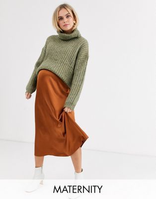 Effortless Elegance in Satin Midi Skirts