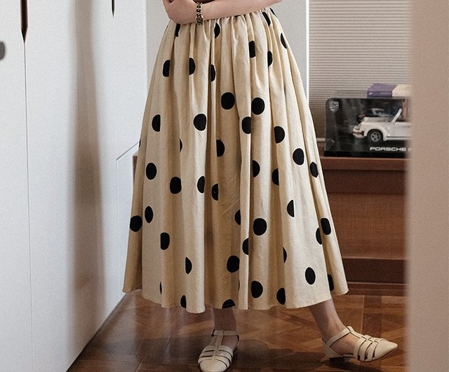 Vintage Flair in Polka Dot Skirts