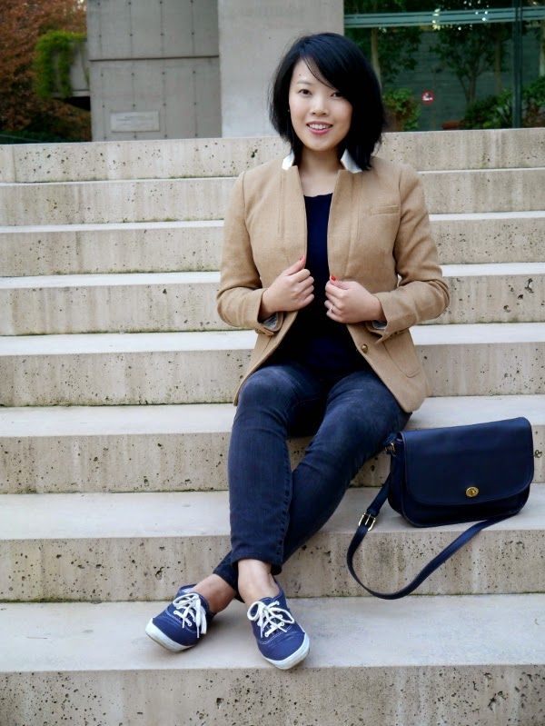 Effortless Weekend Style with Denim Baggy Pants and Sneakers