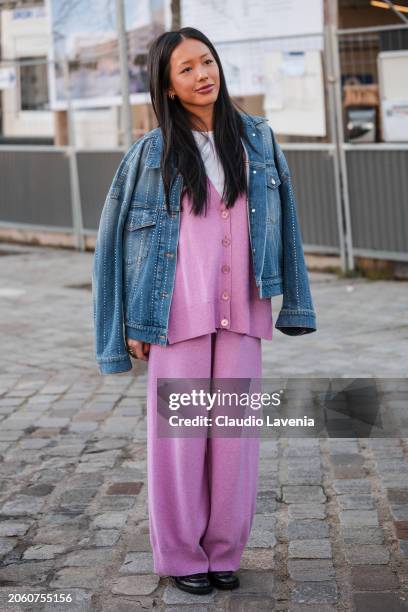 Street Style Edge with Pink Pants and Oversized Denim Jacket