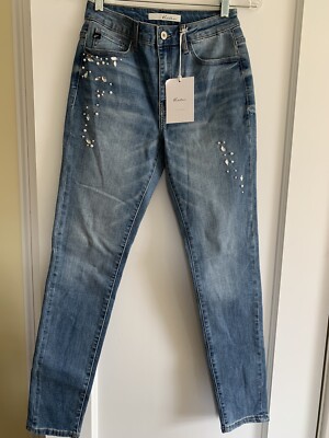 Pastel Cardigan with Pearl Buttons and Skinny Jeans