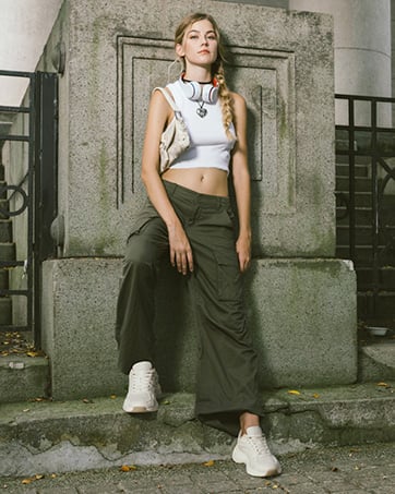 Sporty Edge: Wide Leg Joggers and Chunky Sneakers