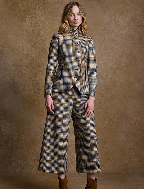 Cozy Turtleneck Sweater with Tailored Culottes