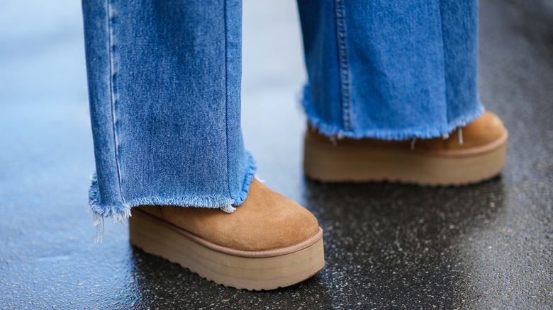 Casual Cool with Skinny Jeans and Classic Chestnut Uggs