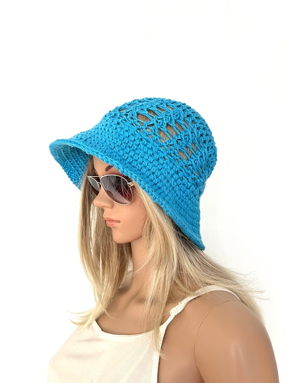 Knitted Hat and Oversized Glasses for Timeless Charm