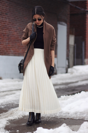Effortless Elegance in a Slim-Fit Black Turtleneck and Pleated Skirt